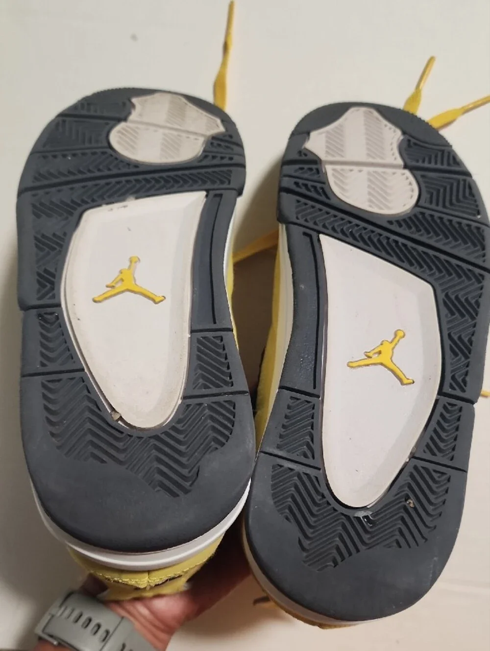 Air Jordan 4 Retro Lightning  Sneakers, size 6.5Y fits M6.5 W8